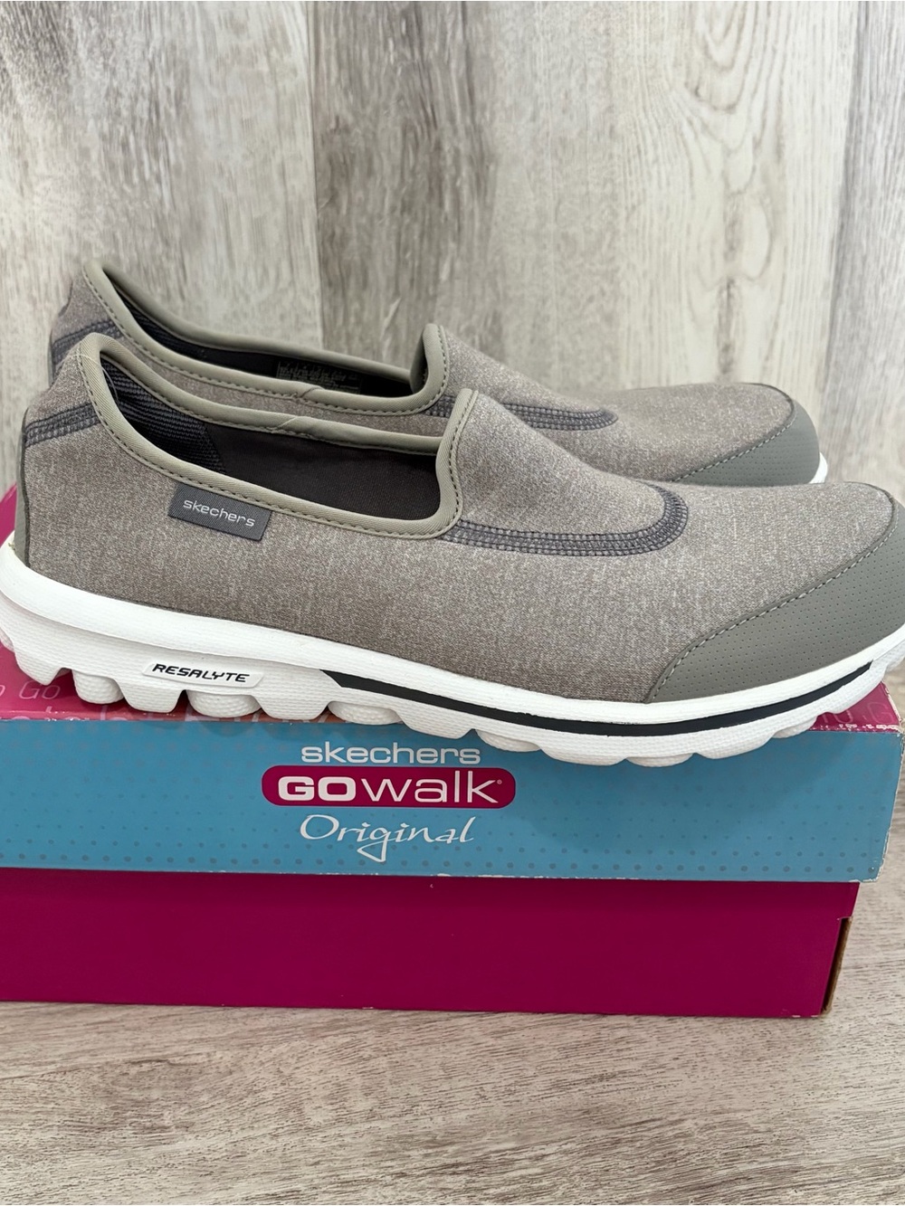 Skechers GOwalk Original slip-on walking shoes Womens Size 7 Extra Wide Grey New